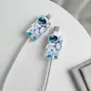Protector de cable de datos acrílico 2D con temática de astronauta, diseñado para prevenir daños, para cables de datos de teléfono Tipo-C