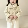 Conjunto de Duas Peças Outono/Inverno para Meninas com Jaqueta de Lã de Cordeiro com Pelo Integrado e Calça de Veludo de Perna Larga Estilo Coreano Conjunto Elegante para Bebê