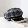 Gorra de felpa a cuadros retro con pico de pato para mujer, sombrero octogonal versátil de estilo japonés para invierno, boina engrosada y cálida