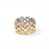 Europa y Estados Unidos nueva moda explosiva cadena tricolor anillo geométrico hueco anillo de titanio para mujer suministro directo transfronterizo