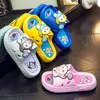 Sandálias infantis para idades de 2 a 9 anos, chinelos de desenho animado dopamina de verão antiderrapantes para ambientes internos e externos para meninos e meninas