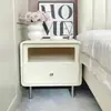 Mesita de noche de madera maciza, mueble de dormitorio color crema, pequeño armario de almacenamiento para mesita de noche tapizado suave, nuevo modelo 2023, estilo moderno simple de alta gama
