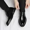 Zapatos de cuero para hombre, de pegado en frío, suela de goma de alta calidad, zapatos de cuero formales y casuales para hombre, con cordones, estilo británico, adecuados para novios en bodas