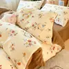 Juego de Cama de Cuatro Piezas Estampado de Vellón de Leche Fresco y Sencillo Otoño e Invierno Cálido Sábana Plana Sábana Ajustada Juego de Tres Piezas Dormitorio Funda de Edredón Individual Engrosada