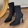 Botas-meia Chuyuji pretas elásticas justas, novo modelo outono e inverno, plataforma impermeável, até a panturrilha, salto fino, bico fino, salto alto afunilado
