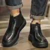 Outono/Inverno 2026 Novos Sapatos Casuais Masculinos de Couro com Sola Grossa de Cano Alto Slip-On Sapatos Masculinos Superfície de Couro Fosco Sapatos de Dirigir