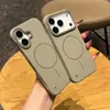 Círculo Delgado Succión Magnética Sin Marco Disipación de Calor Adecuado para Funda de Teléfono Móvil Iphone17 Agujero Grande Sensación de Piel Mate Manzana 16 Funda Protectora