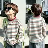 Camiseta infantil de algodão puro com listras e manga longa 2026 novo modelo estampa de desenho animado base para usar na primavera e no outono