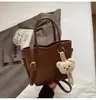 Nova Bolsa Saco Retro de Grande Capacidade Outono/Inverno 2026 Bolsa de Ombro Moda Casual Feminina Bolsa Transversal para o Dia a Dia