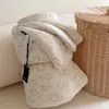 Manta de algodón tejida con patrón de nubes de grado A para otoño e invierno, adecuada para camas individuales o dobles, lavable a máquina, suave y cómoda para dormir, engrosada para abrigar, e ideal para primavera, otoño e invierno