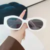 Gafas de Sol Estilo Nuevo para Mujer Mismo Estilo que Lisa Chica Popular Gafas de Sol Ojo de Gato Marco Pequeño Gama Alta Anti-UV Gafas de Sol para Cara Pequeña