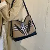 Bolso de Tote Grande a Cuadros Retro para Mujer 2026 Nuevo Bolso de Hombro de Alta Gama para Viajes Diarios con Billetera Bolso de Mano