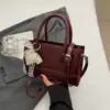 Nova Bolsa de Mão Quadrada Pequena Vermelha Texturizada de Alta Qualidade Coreana de Nicho para Mulheres 2025, Bolsa de Ombro e Transversal Versátil da Moda