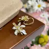 Pendientes de esmalte de goteo lujosos y sofisticados con flores tachonadas de diamantes, diseño único, modernos y versátiles, pendientes suaves y elegantes