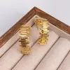 Pendientes Trenzados Irregulares de Diente de Sierra Retro de Nueva Moda Europea y Americana Chapados en Cobre con Oro Real Pendientes de Personalidad y Temperamento para Mujer Venta al por Mayor