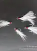 Montaje de Tres Anzuelos con Atado de Pluma Montaje de Tres Anzuelos con Atado de Pluma para Pesca con Señuelo