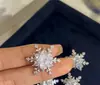 Nuevos Pendientes Versátiles de Copo de Nieve Super Brillantes para Mujer, Pendientes de Nicho Dulces y de Lujo, Pendientes de Moda, Simples y de Alta Gama