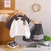 Conjunto de Verano para Niños 2026 Estilo Nuevo Manga Rayada con Letra Manga Corta Bebé Elegante Conjunto de Dos Piezas Ropa para Niños