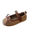 Sapatos de Princesa para Meninas 2026 Outono Novo Estilo Floresta Laço Couro Camurça Raso Sapatos Infantis com Solado Macio
