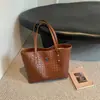 Bolso tote tejido de moda estilo coreano para mujer, nuevo bolso de hombro casual de moda 2026, bolso de gran capacidad para el antebrazo