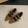 Zapatos Mary Jane Vintage para Mujer con Puntiagudos y Tachuelas, Otoño 2025, con Hebilla de Cinturón, Boca Baja, Estilo Elegante, Aumento de Altura Oculto, Planos de Correa Única
