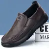 Zapatos de tela del viejo Pekín, zapatos de primavera y otoño para hombre, zapatos transpirables de cuero sintético para mediana edad y ancianos, ligeros, antideslizantes, cómodos, estilo casual de negocios