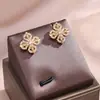 Pendientes de Trébol de Cuatro Hojas de Cobre y Circonita Más Vendidos Transfronterizos, Diseño de Flor Hueca con Diamantes Completos de Lujo Ligero, Pendientes de Estilo Vintage