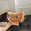 Mochila Pequena Transversal Novo Estilo 2026 Transfronteiriça, Bolsa de Ombro sob o Braço, Bolsa Bordada Estilo Nacional Tendência, Bolsa Pequena de Textura de Alta Qualidade