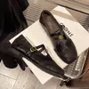 Sapatos de salto 2026 Verão Novo Retrô Marrom Sapatos Mary Jane Femininos Alça Única com Fivela Bico Baixo Absolutamente Lindos para Combinar com Saias Sapatos Pequenos de Couro