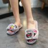 2023 Europeu e Americano Novo Estilo Mao Mao Chinelos Mulheres Outono e Inverno Tecido Cartoon Estilo Coreano Plush Home Non-slip Chinelos Exterior para Mulheres