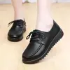 Venta Caliente Suela Suave Con Cordones Zapatos Pequeños de Cuero Cómodos Versátiles Para Viajar Zapatos Individuales Zapatos de Mujer 2026 Primavera Verano Nuevos Zapatos de Cuero Suave para Madres