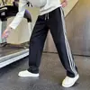 Pantalones jogger para hombre de dos vías con franjas laterales blancas y grises, nuevos para primavera y otoño 2026, estilo universitario coreano, casuales, con puños