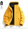 Jaqueta três em um 26 novo modelo para homens e mulheres, outono e inverno com forro de fleece, com capuz, à prova de vento e à prova d'água, jaqueta de trabalho para montanhismo