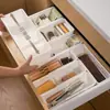 Caja organizadora con divisores para cajón de cocina con panel divisor incorporado, extensible para organizar cubiertos y cosméticos