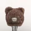 Chapéu de tricô quente com forro de fleece e proteção para as orelhas, chapéu de pelúcia fofo com orelhas de urso para mulheres, versátil e que afina o rosto, estilo de puxar