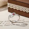 Anel de Abraço Novo Estilo Transfronteiriço para Mulheres, Anel de Personalidade de Nicho Retro Cravejado com Diamantes, Elegante e de Alta Qualidade, Joia de Mão que Não Desbota