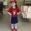 Blusas Infantis de Manga Curta com Desenhos Estilo Primavera 2026 Blusa de Manga Curta Fofa Coreana com Desenho de Tênis Gato Kt Camiseta da Moda