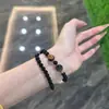 Pulsera Doble Círculo de Piedra Ojo de Tigre de Obsidiana Natural para Hombres y Mujeres, Atrae Riqueza y Mejora la Suerte, Pulsera de Cristal Múltiple Círculo Apilable para Parejas, Regalo