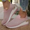 Sapatos casuais de salto alto plus size transfronteiriços femininos 2024 primavera e verão novos sapatos casuais femininos de trama aérea cravejados de diamantes