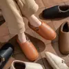Pantuflas de Algodón Impermeables de PU para Hombre Invierno Nuevo Estilo Hogar Interior Antideslizantes Cálidas Cómodas Pareja Pantuflas de Algodón de Espalda Cerrada para Mujer