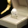 Anel de Pérola para Mulheres, Design Lua Branca, Moda de Nicho, Estiloso, Elegante, Suporte Vazado, Pérola de Água Doce, Ajustável Elegante