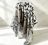 Lenço feminino de cetim liso para primavera e verão, imitação de seda, estampado xadrez pequeno, presente, lenço xale europeu e americano, atacado