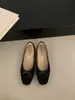 Primeiro Encontro Sapatos Baixos Quadrados de Camurça Estilo Retro Francês Sazonais para Mulheres 2026 Novos Sapatilhas Slip-On com Laço