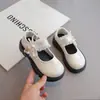 Sapatos de princesa estilosos e versáteis para meninas 2026 primavera e outono novos versão coreana sapatos casuais da moda para crianças mais velhas