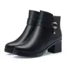 Botines de Cuero Suave para Mujer 2026 Otoño/Invierno Nuevo Estilo Cómodos Antideslizantes Tacón Grueso Tacón Medio con Forro de Felpa Cremallera Lateral Botas de Cuero Versátiles
