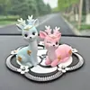 Decoraciones Creativas de Alta Gama Seleccionadas Cuidadosamente para el Interior del Coche con un Modelo de Diosa Ciervo Pequeño para el Tablero