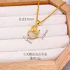 Collar con Colgante de Cisne Esmeralda Bañado en Oro Antiguo con un Sofisticado y Elegante Colgante de Cisne Rosa Cadena para Clavícula