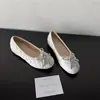 2026 Beige Francés Moda Otoño Estrella de Cinco Puntas Lazo Zapatos de Frijol para Mujer Slip-on Planos Zapatos Individuales Zapatos de Boca Baja