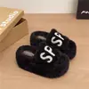 2026 sapatos peludos femininos novos, estilosos e de alta qualidade, chinelos de algodão, chinelos peludos de sola grossa para mulheres usarem fora