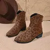 Botines cortos de tacón medio para mujer 2026 otoño tacón grueso zapatos de mujer de comercio exterior transfronterizos estampado de leopardo talla grande europea y americana punta gamuza